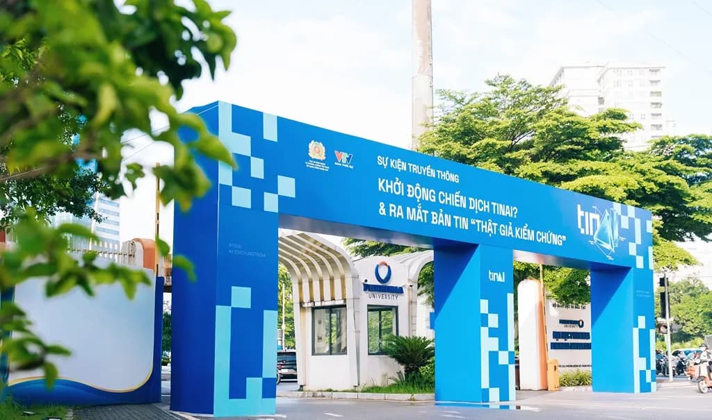 Cổng chào sự kiện truyền thông khởi động chiến dịch TINAI? và ra mắt bản tin “Thật giả kiểm chứng”